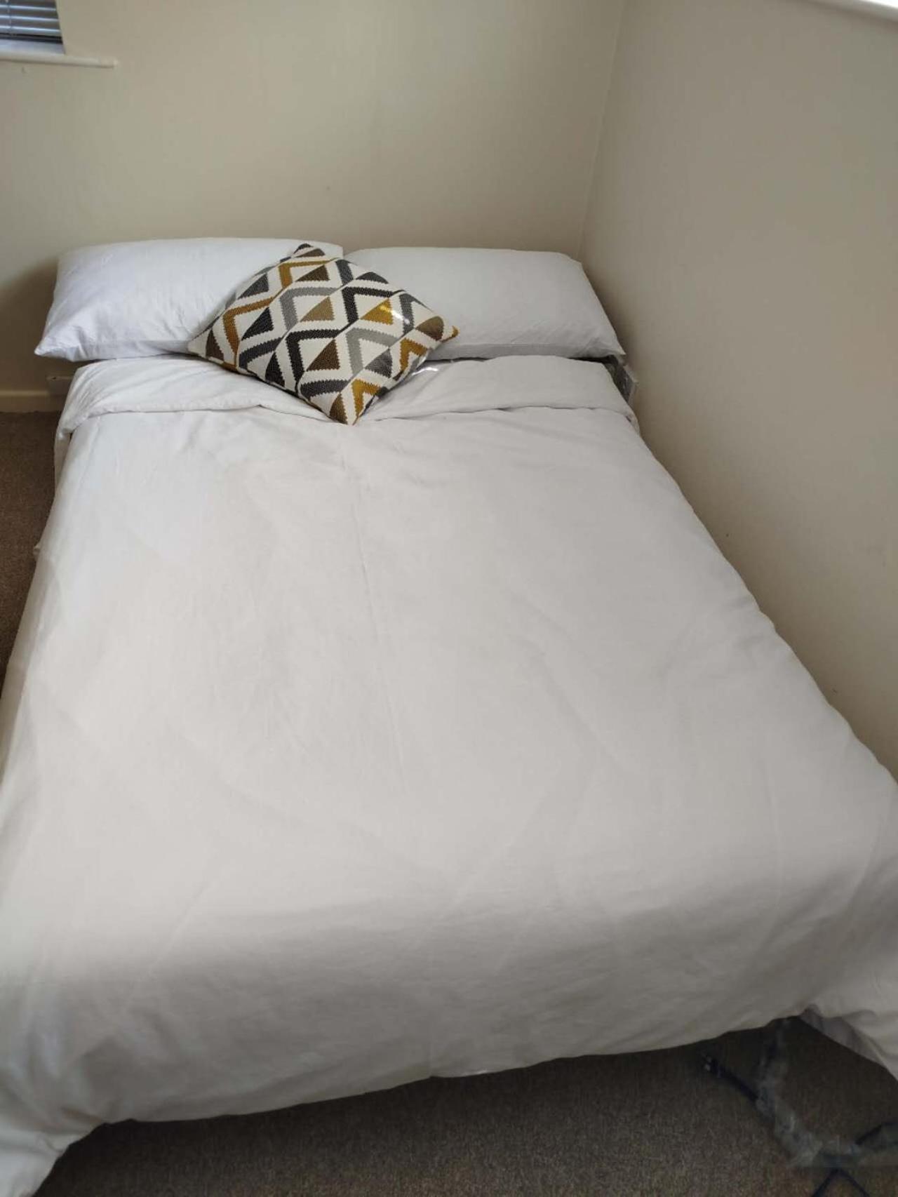 Cozy One Bedroom Holiday With Free Parking Rumah liburan *
